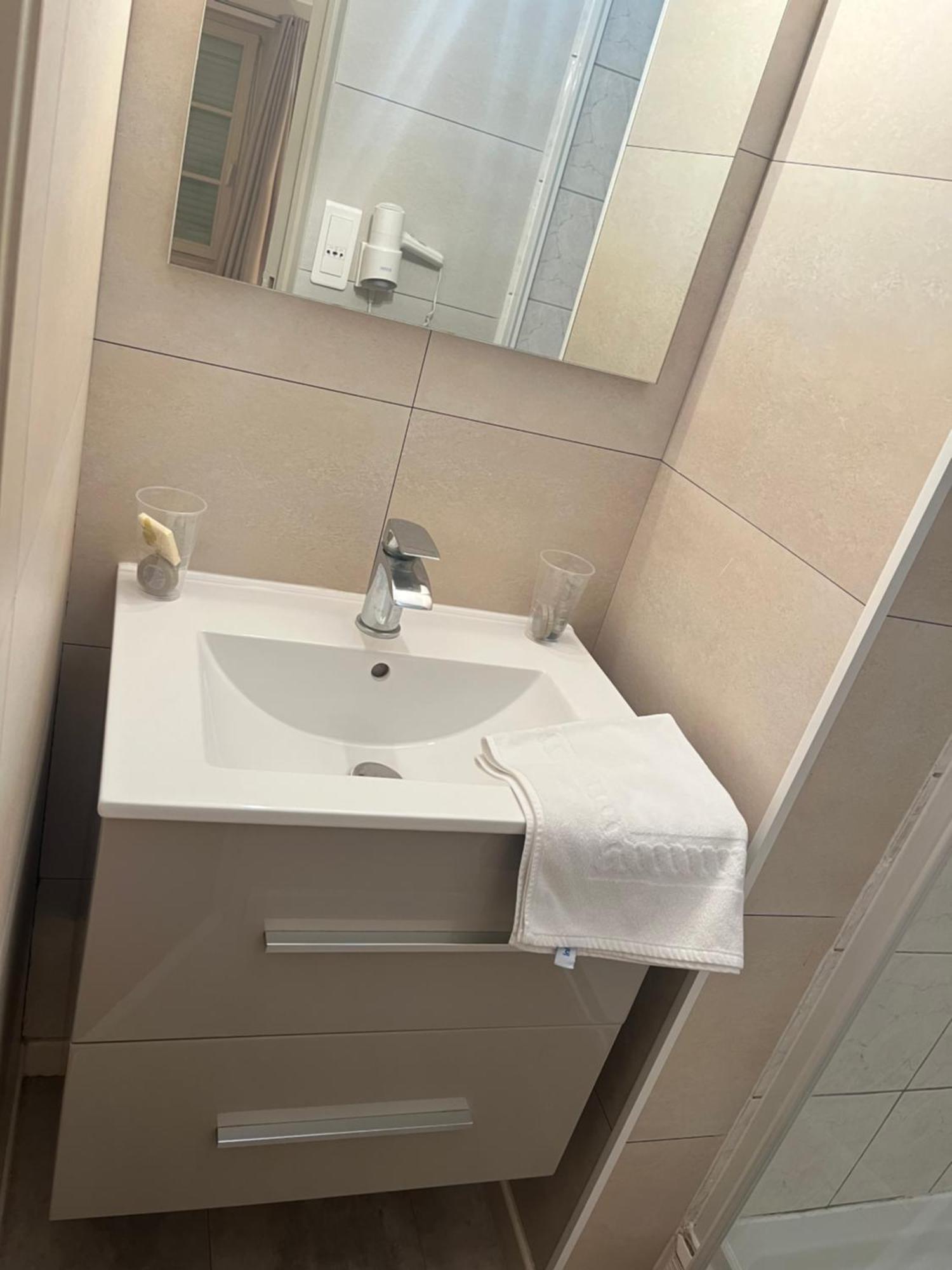Hotel Le Roosevelt 日韦 外观 照片